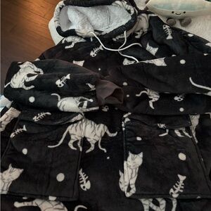 Cozy Black and Cat Blanket jacket